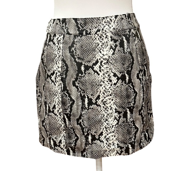 Forever 21 Snake Print Mini Skirt S - Picture 3 of 7